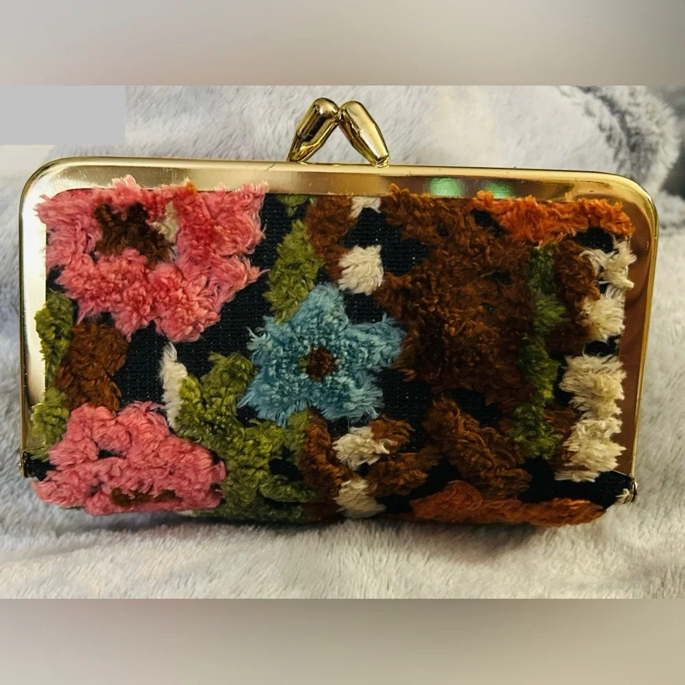 Vintage Floral Tapestry Coin Purse - Picture 4 of 5